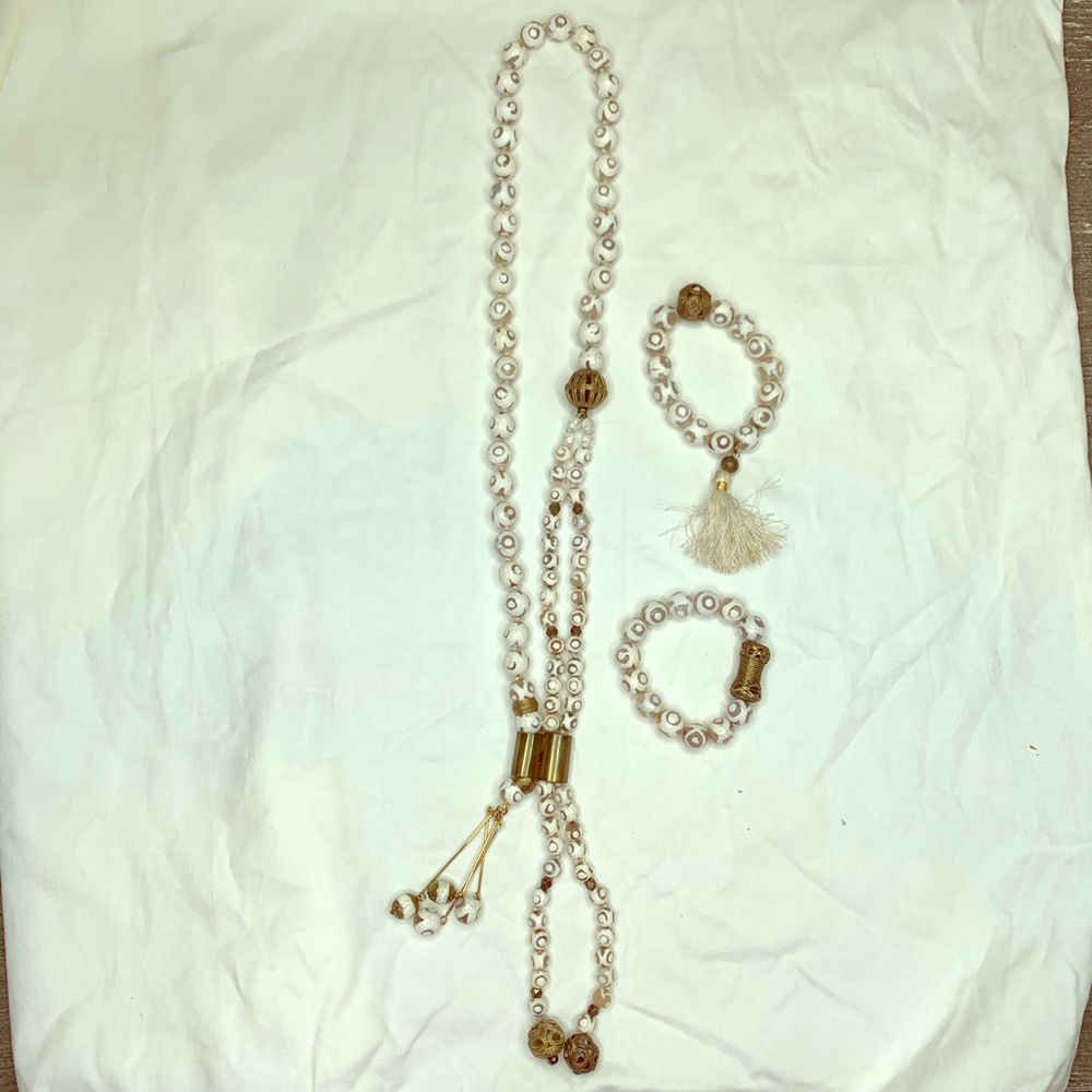 White necklace and bracelet set
